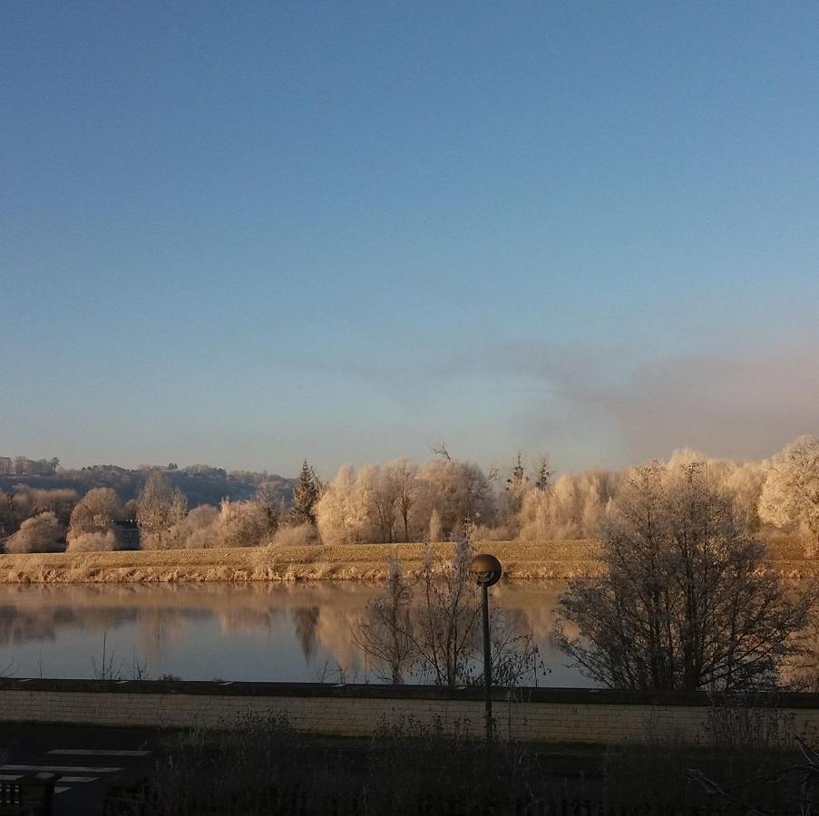 Le Soleil Couchant/Chambre D'Hotes Givet Kültér fotó